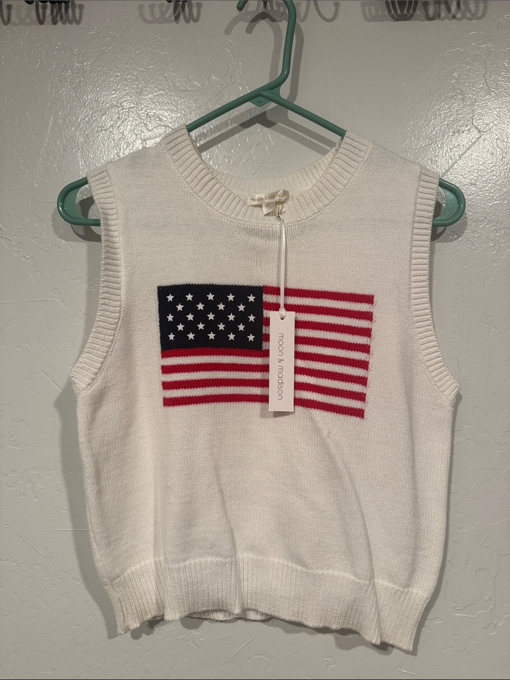 moon & madison White Sleeveless Knit Sweater with Flag Motif